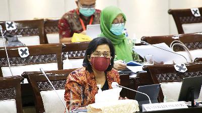 Menteri Keuangan Sri Mulyani mengikuti rapat kerja membahas pagu indikatif Kementerian Keuangan dalam RAPBN 2022 dengan Komisi XI DPR RI, di kompleks parlemen, Senayan, Jakarta, 10 Juni 2021. TEMPO/M Taufan Rengganis
