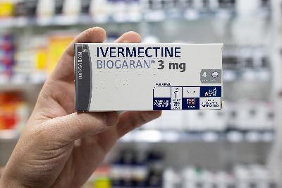 Obat Ivermectine di sebuah apotek di Paris, Prancis, 16 April 2021. RaphaÎl Lafargue/ABACAPRESS.COM via REUTERS 