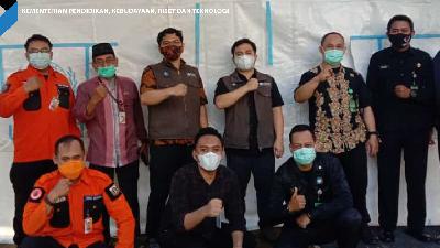 Kemendikbudristek menyerahkan bantuan berupa 50 tenda di 50 Intalasi Gawat Darurat (IGD) Rumah Sakit di Jakarta sejak 23 Juni 2021.