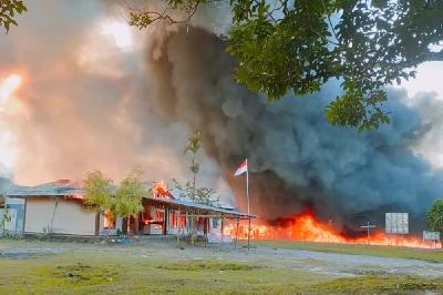 Kondisi bangunan yang terbakar pasca kerusuhan di Elelim, Kabupaten Yalimo. Dok Antara