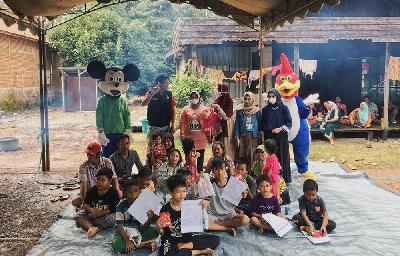 Anak-anak yang belajar bersama komunitas Literasi Anak Banuadi Kalimantan Selatan. Dok Literasi Anak Banua