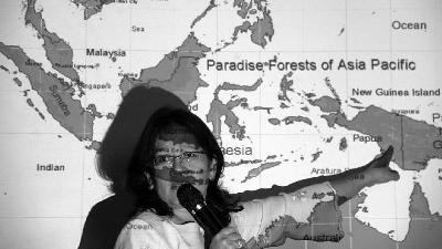 Emmy Hafild, di Jakarta, 12 April 2006. Dok. TEMPO/Fransiskus S.