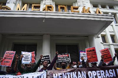 Mahasiswa dan warga Papua melakukan aksi unjuk rasa di Bandung, Jawa Barat, 21 Mei 2021. TEMPO/Prima Mulia