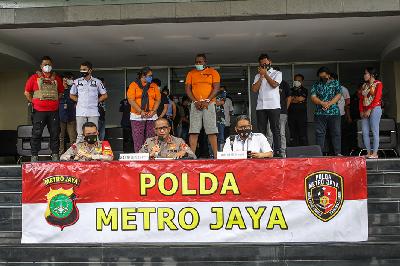 Polda Metro Jaya memberikan keterangan pers tersangka pelanggaran Pemberlakuan Pembatasan Kegiatan Masyarakat Darurat di Mapolda Metro Jaya, 5 Juli 2021. TEMPO / Hilman Fathurrahman W