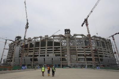 Proyek pembangunan Jakarta International Stadium di Jakarta, 21 Juni 2021. TEMPO/Muhammad Hidayat