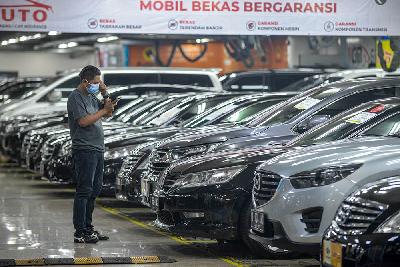Penjualan mobil bekas di Bursa Mobil Bekas Mangga dua, Jakarta, 21 Desember 2020. Tempo/Tony Hartawan