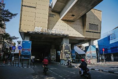 Suasana stasiun MRT Haji Nawi yang ditutup sementara di Jakarta, 18 Juli 2021. TEMPO/M Taufan Regganis