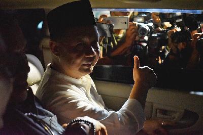 Syafruddin Arsyad Temenggung saat bebas dari Rumah Tahanan Klas I di gedung Komisi Pemberantasan Korupsi, Jakarta, 9 Juli 2019. TEMPO/Imam Sukamto