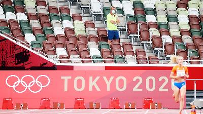 Suasana larangan hadir dalam stadion pada pertandingan cabang olahraga Atletik, di Stadion Olimpiade, Tokyo, Jepang, 30 Juli 2021./REUTERS/Lucy Nicholson