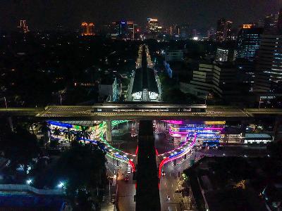 Foto udara proyek Skybridge Halte Transjakarta Centrale Stichting Wederopbouw (CSW) di kawasan Kebayoran Baru, Jakarta, 29 Juli 2021. TEMPO / Hilman Fathurrahman W