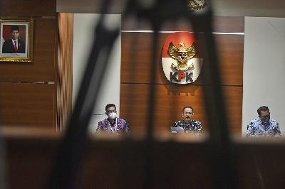 KPK memberikan keterangan kepada awak media dengan menyatakan keberatan dan menolak rekomendasi hasil temuan pemeriksaan Ombudsman RI di gedung Komisi Pemberantasan Korupsi, Jakarta, 5 Agustus 2021. TEMPO/Imam Sukamto