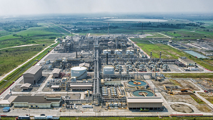 Fasilitas kilang minyak ExxonMobil di Blok Cepu.