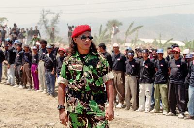 Pemimpin milisi Aitarak, Eurico Guterres di Timor Timur, 1999. Dokumentasi TEMPO/Robin Ong