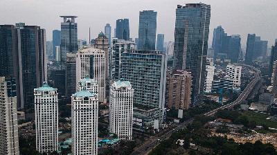 Deretan gedung bertingkat di Jakarta, 13 Juli 2021. Tempo/Tony Hartawan
