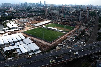 Suasana pembangunan Jakarta International Stadium (JIS) di Tanjung Priok, Jakarta, 28 Desember 2020.  TEMPO/Hilman Fathurtahman W