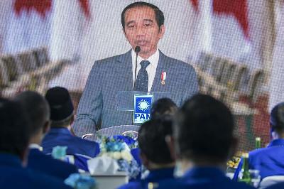 Presiden Joko Widodo memberi sambutan secara virtual saat peringatan acara HUT ke-22 PAN, di DPP PAN, Jakarta, 23 Agustus 2020. ANTARA/Galih Pradipta