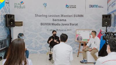 Menteri BUMN Erick Thohir menjadi pembicara dalam Sharing Session Menteri BUMN bersama BUMN Muda Jawa Barat, Cirebon, 28 Agustus 2021.
