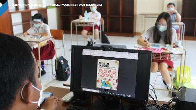 Pemerintah Kota Bandung mulai melakukan simulasi pembelajaran tatap muka (PTM) di SD Santo Yusup Kota Bandung, 7 Juli 2021.