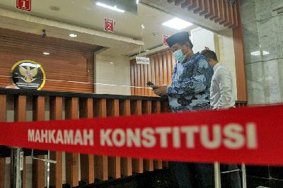 Masyarakat Anti Korupsi Indonesia (MAKI) mengajukan berkas uji materi terkait pegawai KPK yang tak lulus Tes Wawasan Kebangsaan  di Mahkamah Konstitusi, Jakarta, 31 Mei 2021. TEMPO / Hilman Fathurrahman W