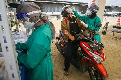 Layanan tes PCR dan antigen di Kelapa Gading, Jakarta, 9 Agustus 2021.  ANTARA/Rivan Awal Lingga