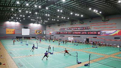 Suasana latihan para atlet di klub badminton PB Jaya Raya, Bintaro, Tangerang Selatan, Banten, 8 September 2021. TEMPO/M Taufan Rengganis
