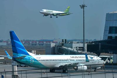 Pesawat Citilink dan pesawat Garuda Indonesia di Terminal 3 Soekarno Hatta, Tanggerang, Banten, 14 November 2019. TEMPO/Tony Hartawan