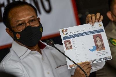 Kepala Pusat (Kapus) Inafis Polri, Brigjen Pol Mashudi menunjukkan data korban kebakaran Lapas Dewasa Klas 1 Tangerang di RS Polri, Kramat Jati, di Jakarta, 9 September 2021. ANTARA/M Risyal Hidayat