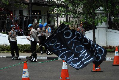 Aksi mahasiswa mengkritik pemerintah dalam menangani pandemi di Bandung, Jawa Barat, 12 Agustus 2021. TEMPO/Prima mulia