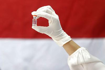 Petugas medis mempersiapkan vaksin Covid-19 di Banda Aceh, Aceh, 20 Januari 2021. ANTARA/Irwansyah Putra