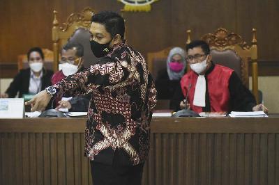 Terdakwa anggota penyidik KPK, Stepanus Robin Pattuju, mengikuti sidang lanjutan di Pengadilan Tindak Pidana Korupsi, Jakarta, 20 September 2021. TEMPO/Imam Sukamto