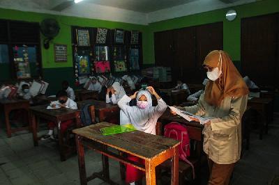 Suasana Pembelajaran Tatap Muka di SD Negeri Kota Baru 3, Bekasi Barat, Kota Bekasi, 8 Juni 2021. Tempo/Hilman Fathurrahman W