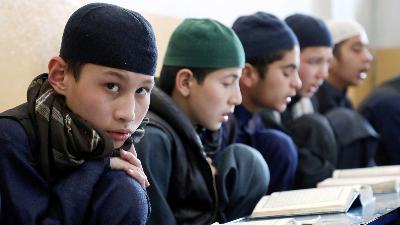 Ilutsrasi pembelajaran sekolah agama di Kabul, Afghanistan April 18, 2021./REUTERS/Omar Sobhani/File Photo