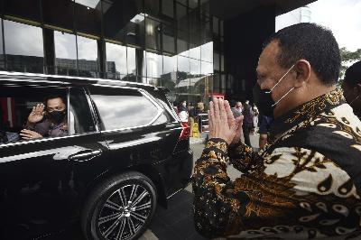 Ketua KPK Firli Bahuri dan Kapolri Jenderal Listyo Sigit Prabowo setelah melakukan pertemuan di Gedung Komisi Pemberantasan Korupsi, Jakarta, 9 Februari 2020. TEMPO/Imam Sukamto