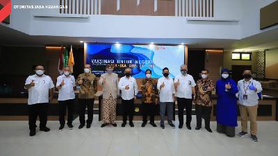 Pekan Vaksinasi Jawa Tengah secara serentak di 4 kota yang diselenggarakan oleh OJK bekerja sama dengan Pemerintah Daerah dan stakeholder terkait.