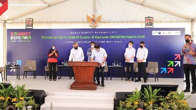 Penandatanganan Program Kampus UMKM Bersama antara OJK dan GoTo di GoTo UMKM Center, Solo Technopark, Surakarta, Kamis, 29 September 2021.
