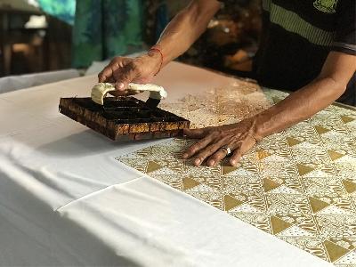 Proses pengerjaan batik motif tradisional Smart Batik di Yogyakarta. Dok. Smart Batik