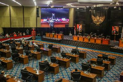 DPRD DKI Jakarta melakukan rapat paripurna dengan agenda rencana interpelasi terhadap Gubernur DKI Jakarta Anies Baswedan terkait penyelenggaran Formula E di Gedung, 28 September 2021. TEMPO/Hilman Fathurrahman W