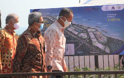 Menteri Perindustrian Agus Gumiwang Kartasasmita (kanan) meninjau pengembangan Kawasan Industri Batang, Jawa Tengah, 30 Juni 2020. kemenperin.go.id