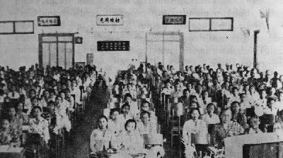 Para anggota Gerwani di Kongres Gerwani ke-3 di Solo, Jawa Tengah, Desember 1957. (foto: Dok. Uchikowati)