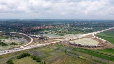 Proses pembangunan jalan tol Pejagan-Pemalang, Jawa Tengah. Foto: waskita.co.id
