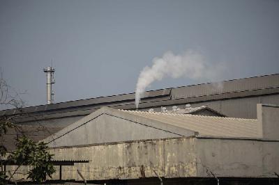 Cerobong asap milik salah satu pabrik di kawasan Pulogadung, Jakarta, 11 Agustus 2019. TEMPO/M Taufan Rengganis