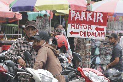 Papan penunjuk parkir di kawasan Pasar Tanah Abang, Jakarta, 5 Oktober 2021. TEMPO/Muhammad Hidayat