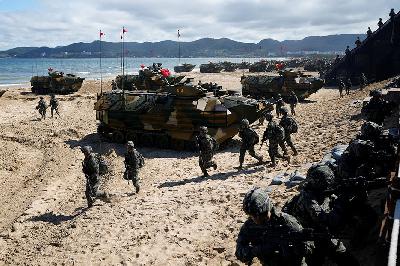 Angkatan laut Korea Selatan pada peringatan Hari Bersenjata di Pohang, Korea Selatan, 30 September 2021. Lee Jin-man/Pool via REUTERS