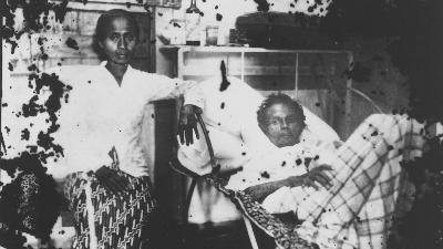 Penulis Mas Marco Kartodikromo dan istri di kamp interniran di Tanamerah, Boven Digul, 1932/KILTV