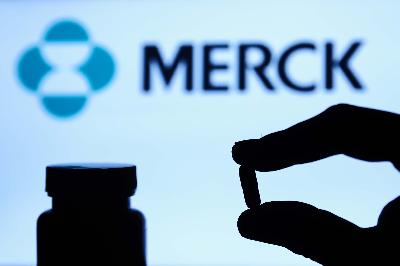Ilustrasi Merck, perusahaan farmasi Amerika Serikat yang mengembangkan obat Covid-19  Molnupiravir. Jakub Porzycki/NurPhoto via Reuters