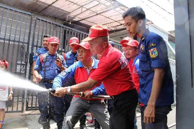 Dinas Gulkarmat (Penanggulangan Kebakaran dan Penyelamatan) Jakarta Utara mengadakan pelatihan penggunaan Hidrant Mandiri di Kelurahan Cilincing, Kecamatan Cilincing, Jakarta Utara, 2019. jakartafire.net