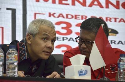 Ganjar Pranowo (kiri) dan Sekjen PDIP Hasto Kristiyanto di kantor DPP Partai PDIP, Jakarta Pusat, 2018. Dok Tempo/Fakhri Hermansyah