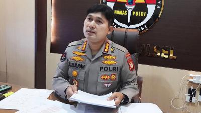 Kabid Humas Polda Sulsel, Kombes E.Zulpan memberikan keterangan terkait kasus dugaan pemerkosaan di Luwu Timur,  8 Oktober 2021./TEMPO/ Didit Hariyadi
