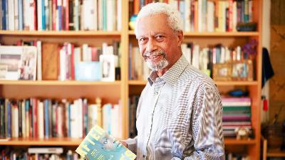 Novelis Tanzania Abdulrazak Gurnah, pemenang Hadiah Nobel Sastra 2021, bdi Canterbury, Inggris, 7 Oktober 2021. REUTERS/Henry Nicholls