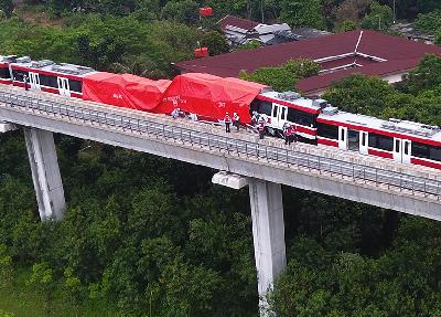Kecelakaan kereta Lintas Rel Terpadu (LRT) di Ruas Cibubur-TMII, Jakarta, 25 Oktober 2021. TEMPO/Subekti.
